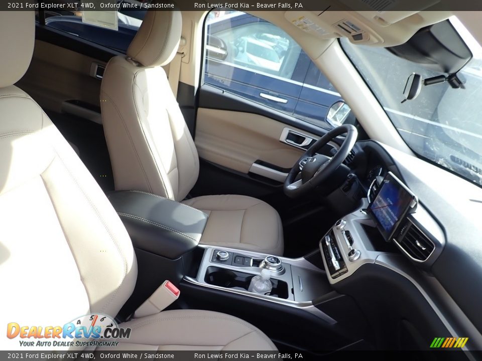 2021 Ford Explorer XLT 4WD Oxford White / Sandstone Photo #9