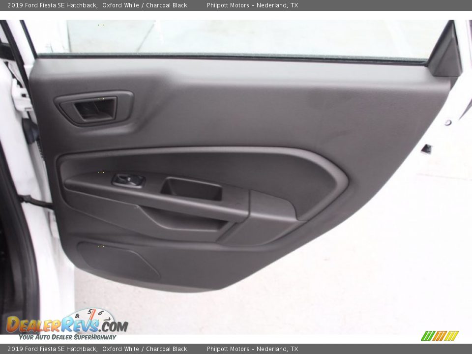 2019 Ford Fiesta SE Hatchback Oxford White / Charcoal Black Photo #24