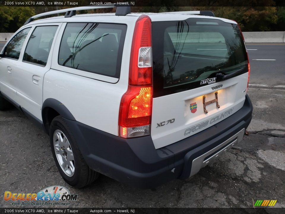 2006 Volvo XC70 AWD Ice White / Taupe Photo #5