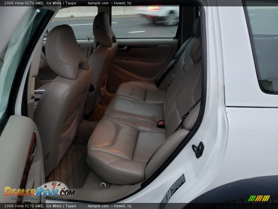 2006 Volvo XC70 AWD Ice White / Taupe Photo #10