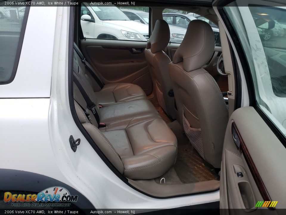 2006 Volvo XC70 AWD Ice White / Taupe Photo #12