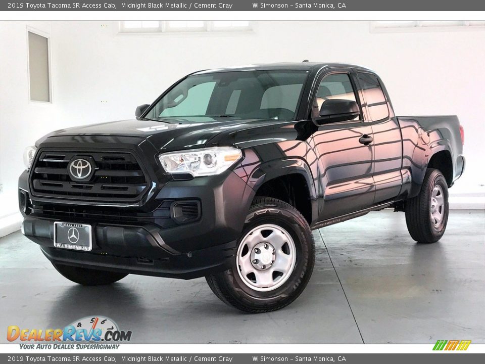 Front 3/4 View of 2019 Toyota Tacoma SR Access Cab Photo #11