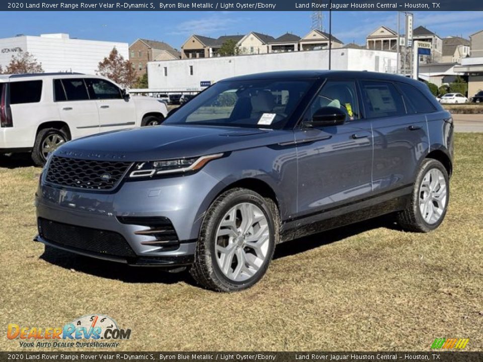 Front 3/4 View of 2020 Land Rover Range Rover Velar R-Dynamic S Photo #2