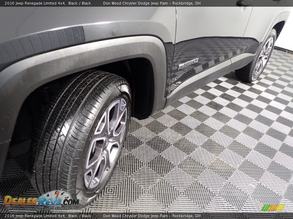 2016 Jeep Renegade Limited 4x4 Black / Black Photo #9