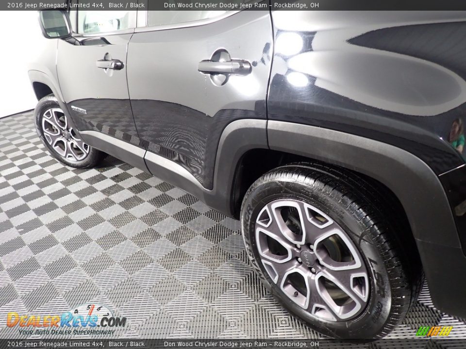2016 Jeep Renegade Limited 4x4 Black / Black Photo #10