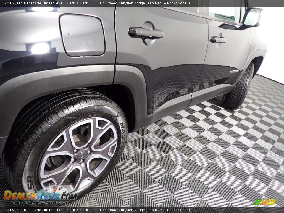2016 Jeep Renegade Limited 4x4 Black / Black Photo #17