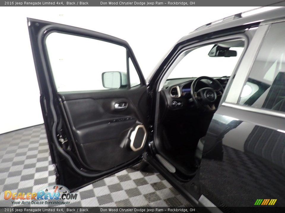 2016 Jeep Renegade Limited 4x4 Black / Black Photo #30