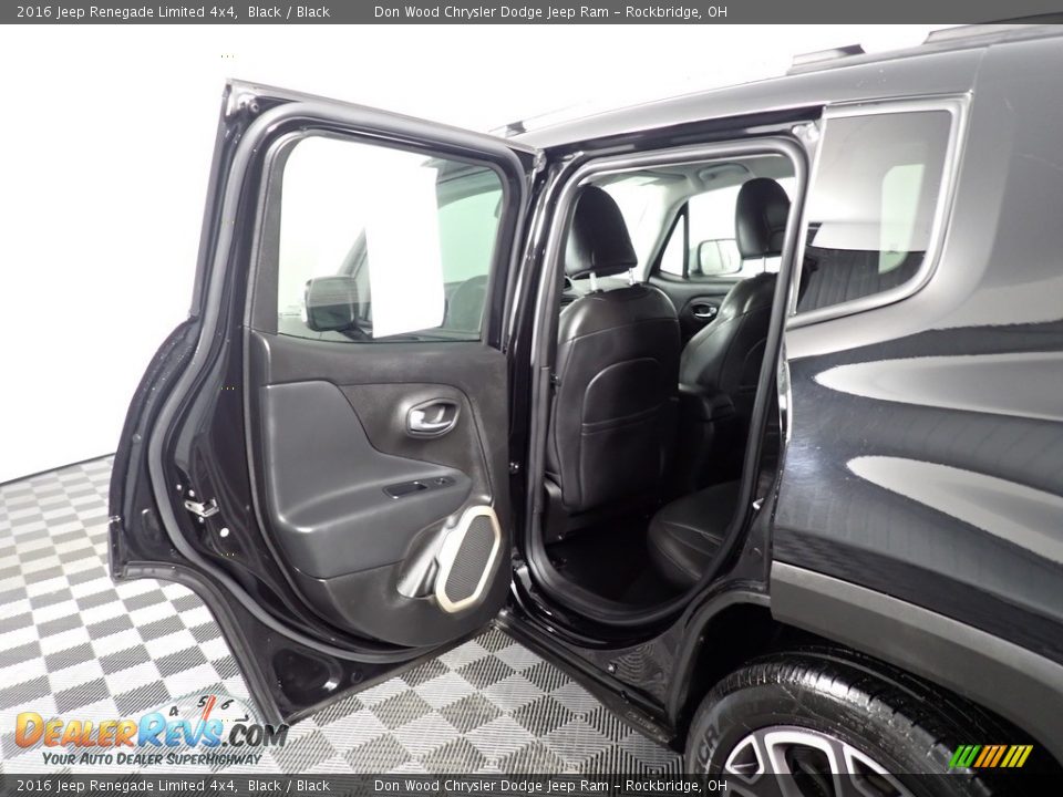2016 Jeep Renegade Limited 4x4 Black / Black Photo #33