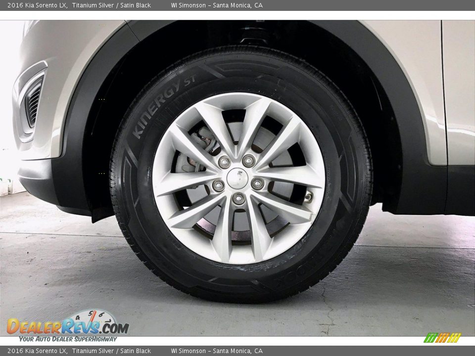 2016 Kia Sorento LX Titanium Silver / Satin Black Photo #8