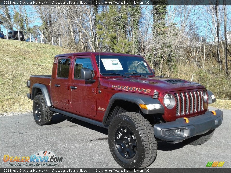 Front 3/4 View of 2021 Jeep Gladiator Mojave 4x4 Photo #4