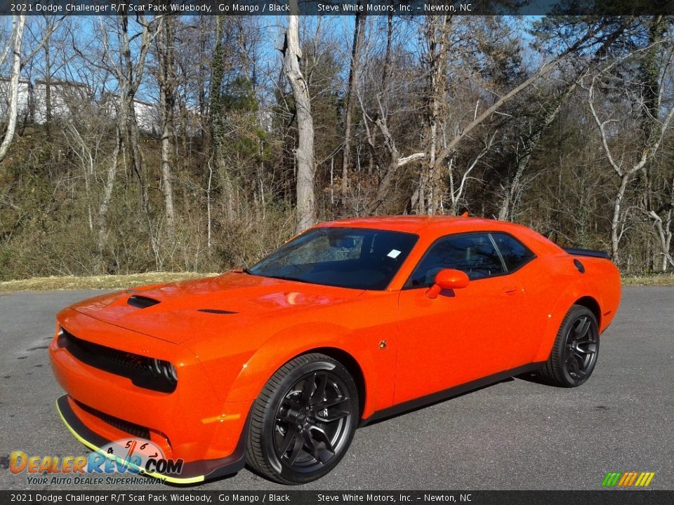 Front 3/4 View of 2021 Dodge Challenger R/T Scat Pack Widebody Photo #2