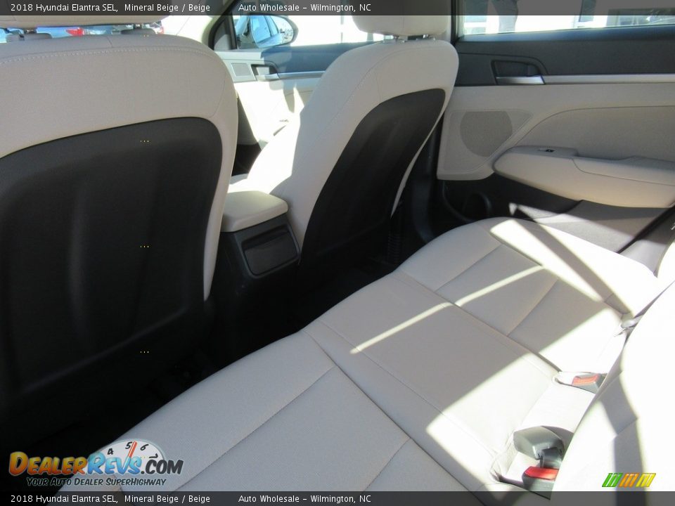 2018 Hyundai Elantra SEL Mineral Beige / Beige Photo #11