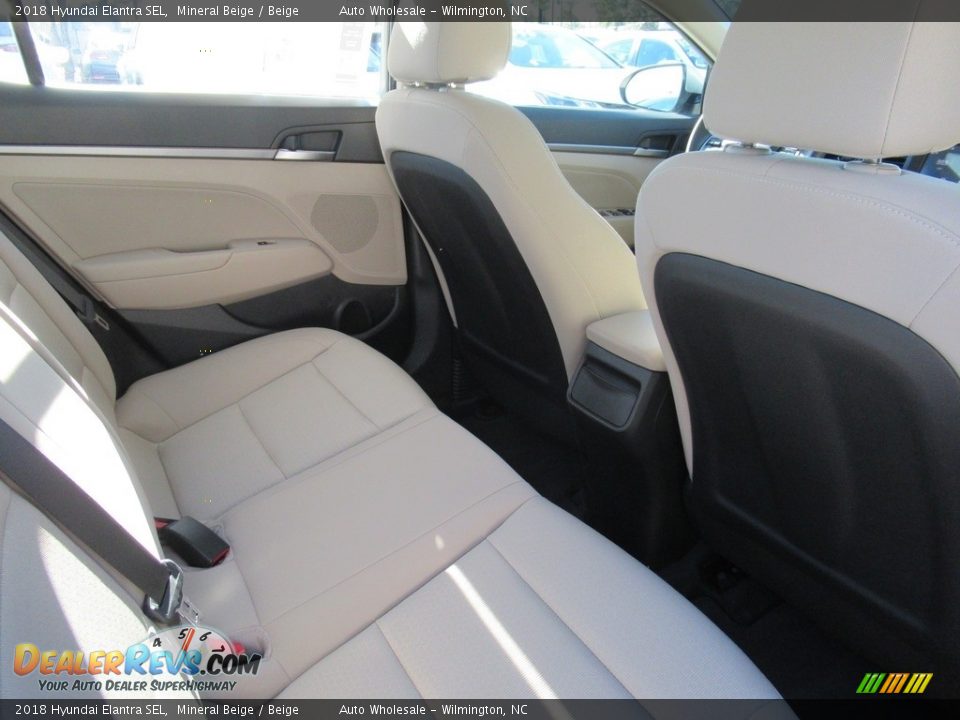 2018 Hyundai Elantra SEL Mineral Beige / Beige Photo #13