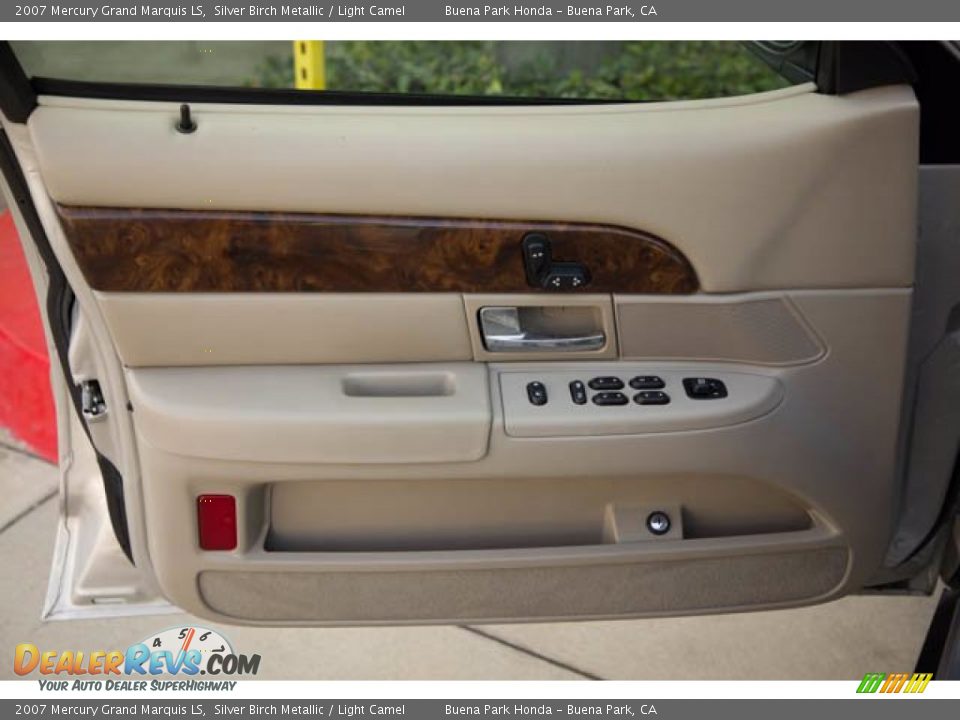 Door Panel of 2007 Mercury Grand Marquis LS Photo #24