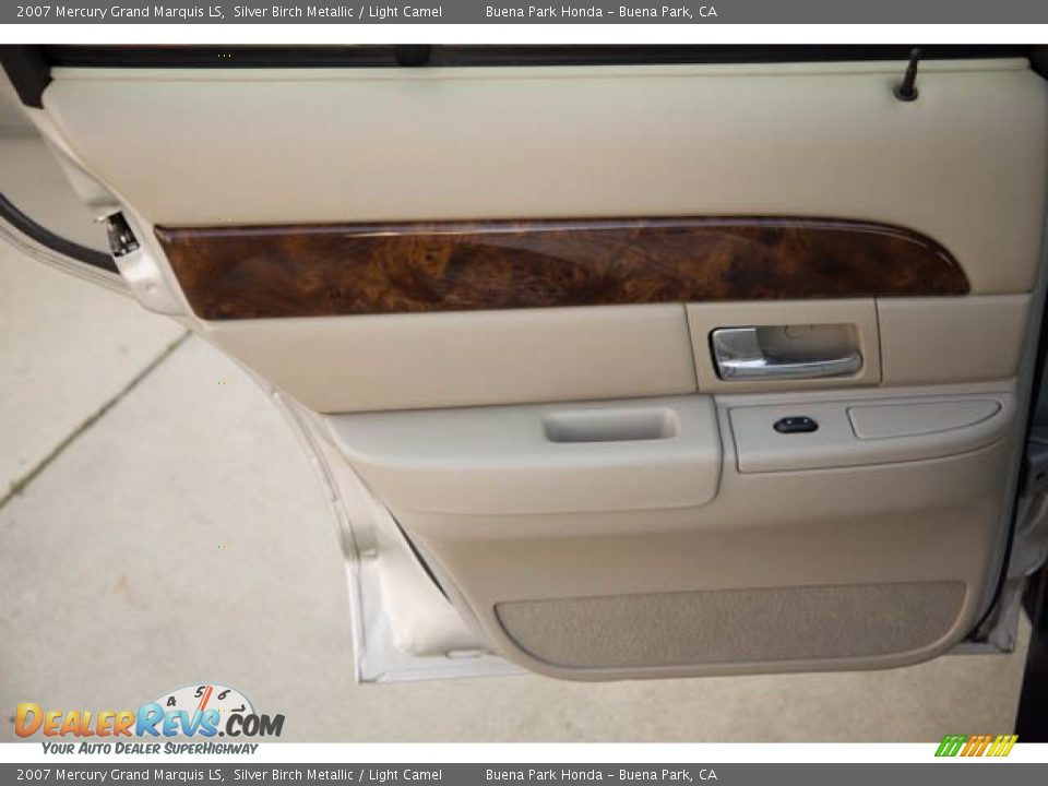 Door Panel of 2007 Mercury Grand Marquis LS Photo #26