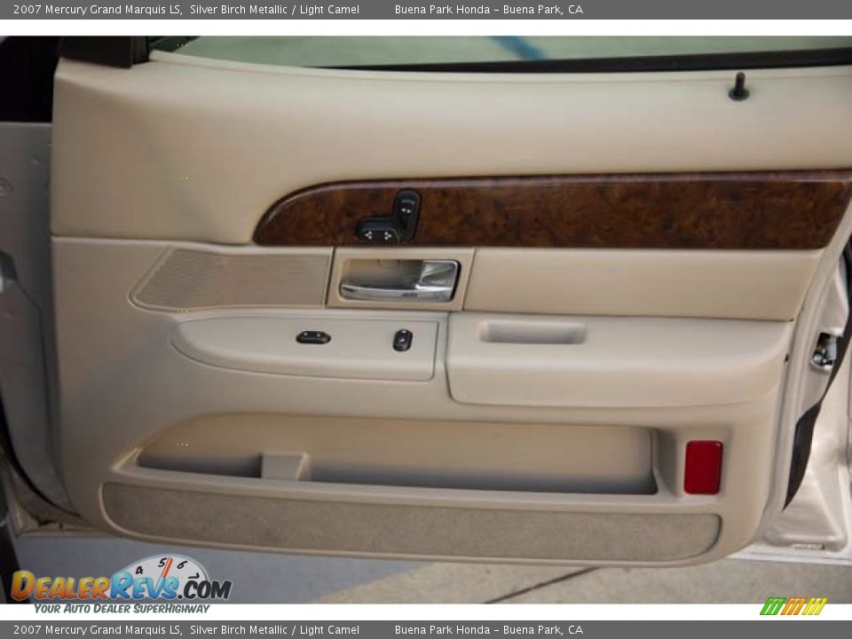 Door Panel of 2007 Mercury Grand Marquis LS Photo #28