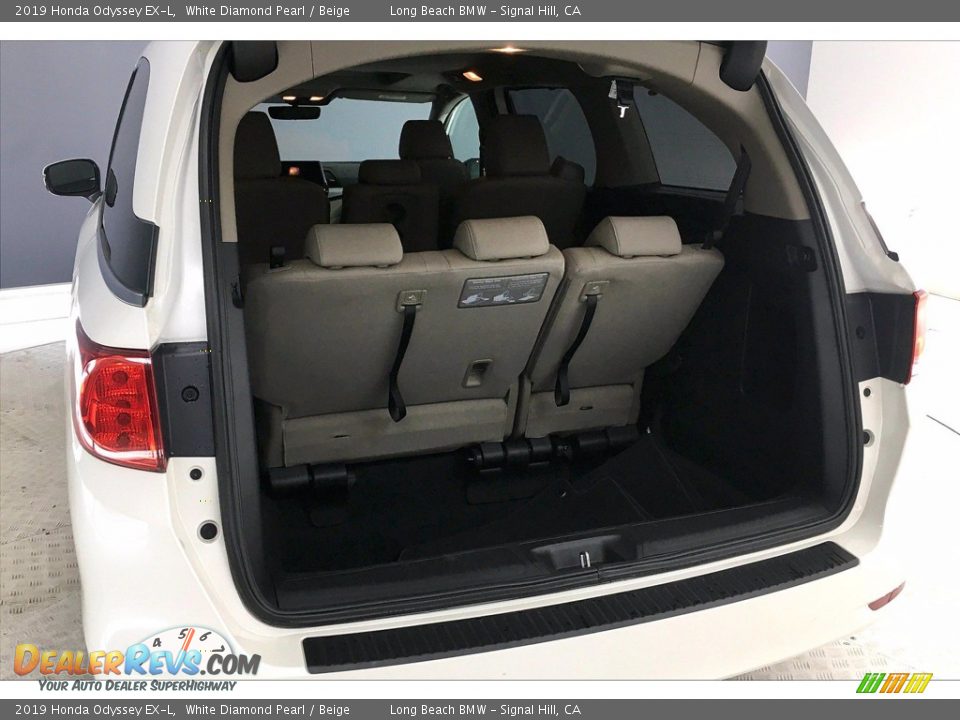 2019 Honda Odyssey EX-L White Diamond Pearl / Beige Photo #32