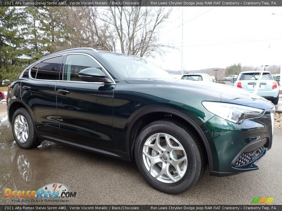 Front 3/4 View of 2021 Alfa Romeo Stelvio Sprint AWD Photo #3