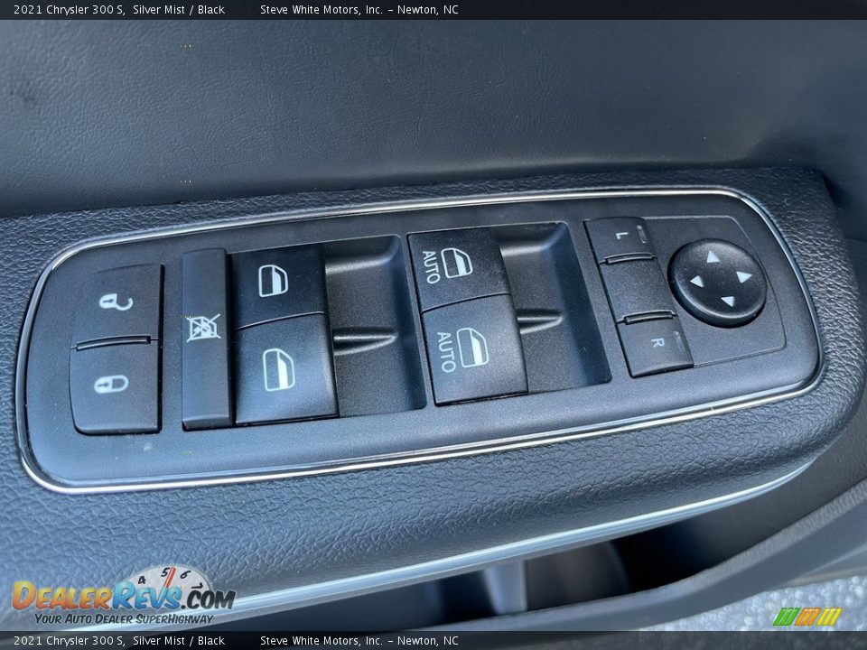 Controls of 2021 Chrysler 300 S Photo #11