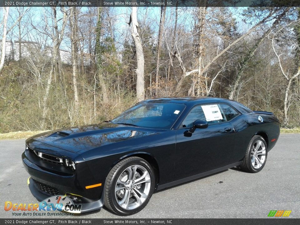Front 3/4 View of 2021 Dodge Challenger GT Photo #2