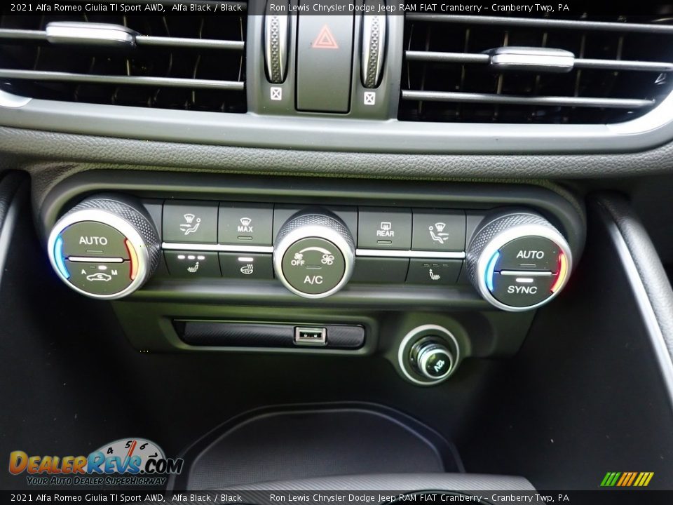 Controls of 2021 Alfa Romeo Giulia TI Sport AWD Photo #19