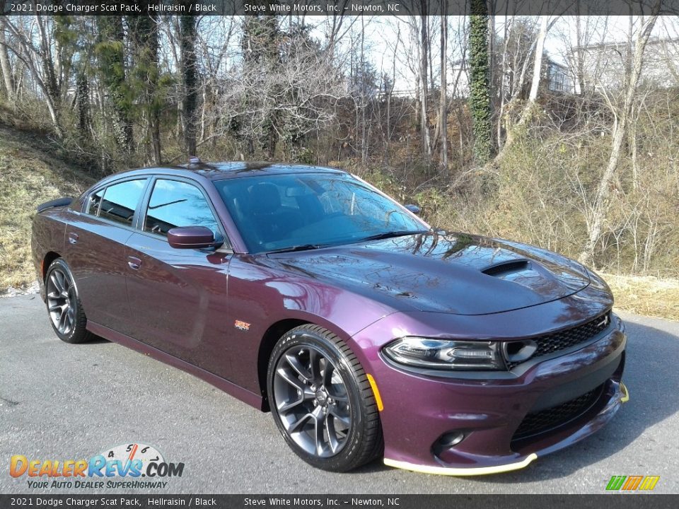 Front 3/4 View of 2021 Dodge Charger Scat Pack Photo #4