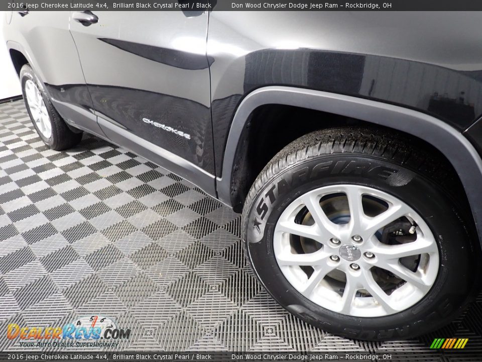 2016 Jeep Cherokee Latitude 4x4 Brilliant Black Crystal Pearl / Black Photo #4