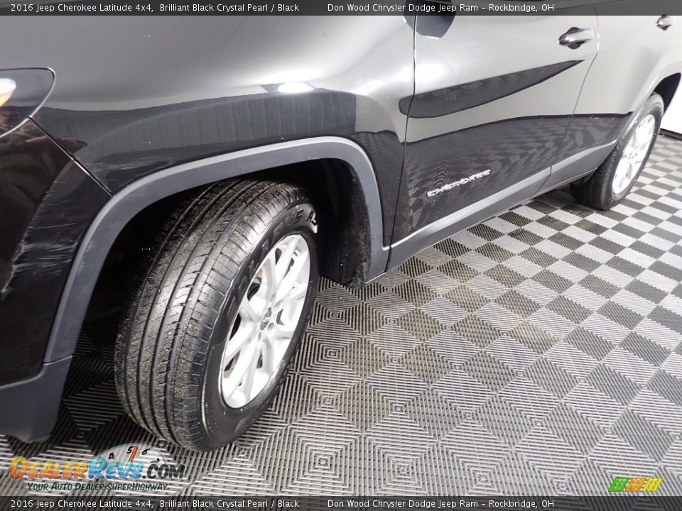 2016 Jeep Cherokee Latitude 4x4 Brilliant Black Crystal Pearl / Black Photo #9