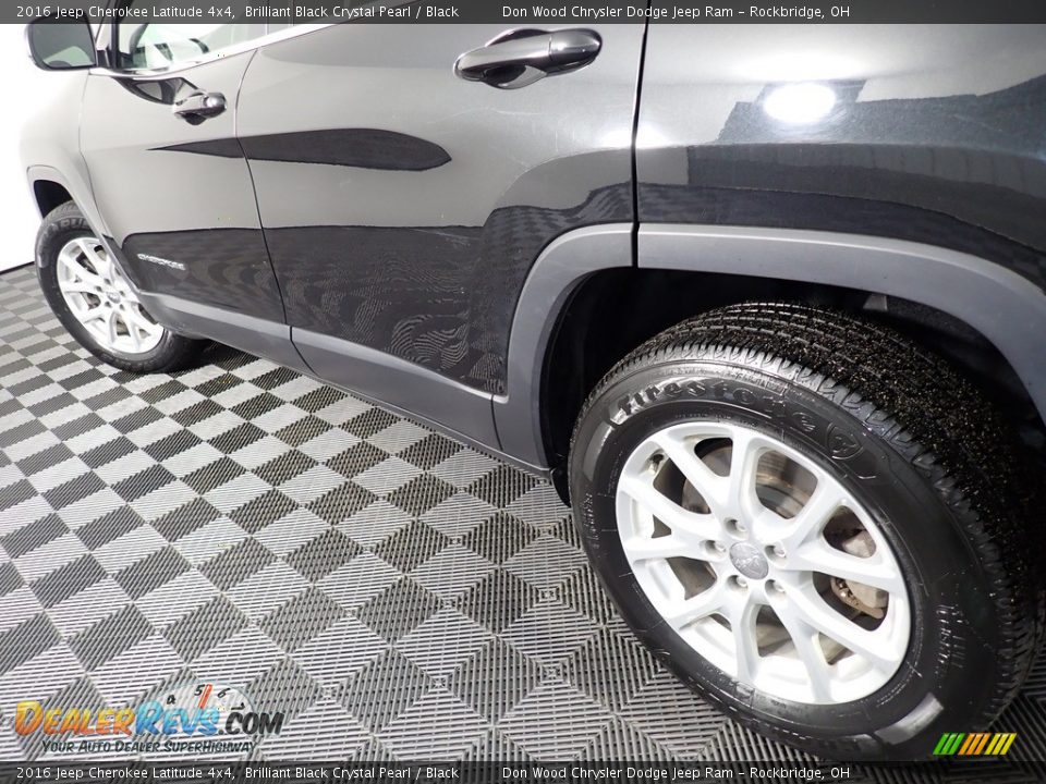 2016 Jeep Cherokee Latitude 4x4 Brilliant Black Crystal Pearl / Black Photo #10