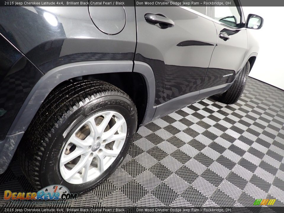 2016 Jeep Cherokee Latitude 4x4 Brilliant Black Crystal Pearl / Black Photo #17