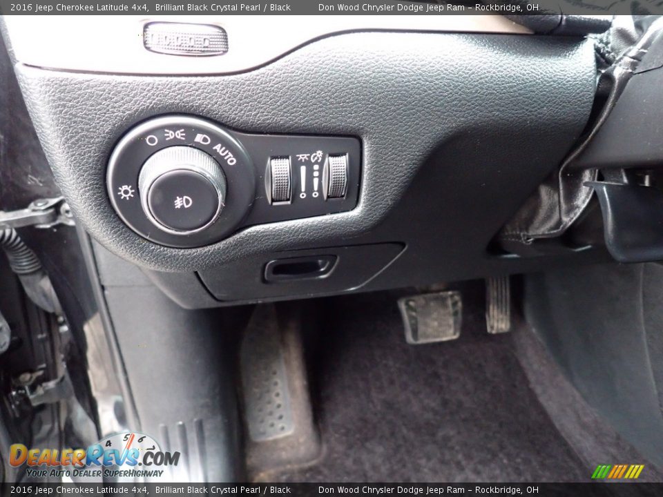 2016 Jeep Cherokee Latitude 4x4 Brilliant Black Crystal Pearl / Black Photo #20