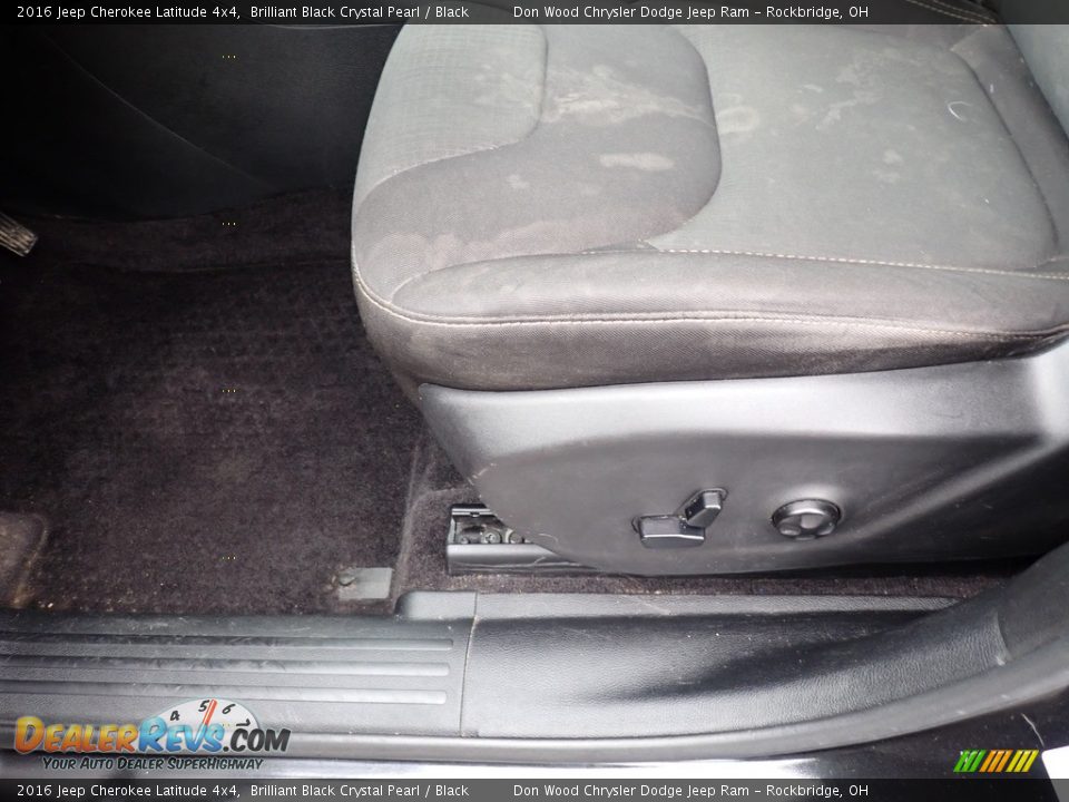 2016 Jeep Cherokee Latitude 4x4 Brilliant Black Crystal Pearl / Black Photo #21
