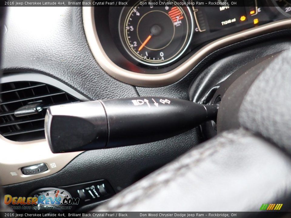 2016 Jeep Cherokee Latitude 4x4 Brilliant Black Crystal Pearl / Black Photo #26