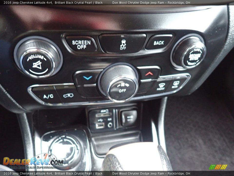 2016 Jeep Cherokee Latitude 4x4 Brilliant Black Crystal Pearl / Black Photo #31