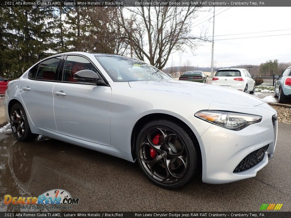 2021 Alfa Romeo Giulia TI AWD Lunare White Metallic / Black/Red Photo #3