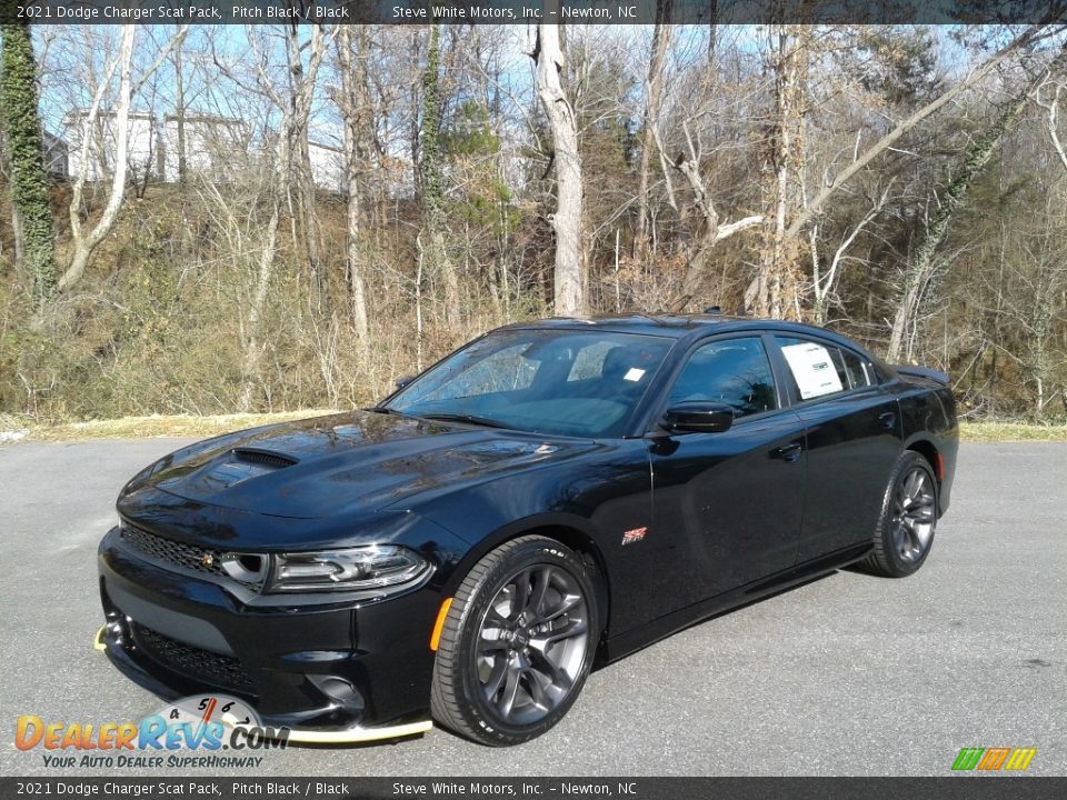 Front 3/4 View of 2021 Dodge Charger Scat Pack Photo #2