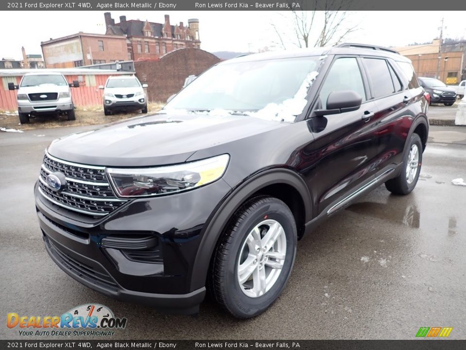 Front 3/4 View of 2021 Ford Explorer XLT 4WD Photo #5