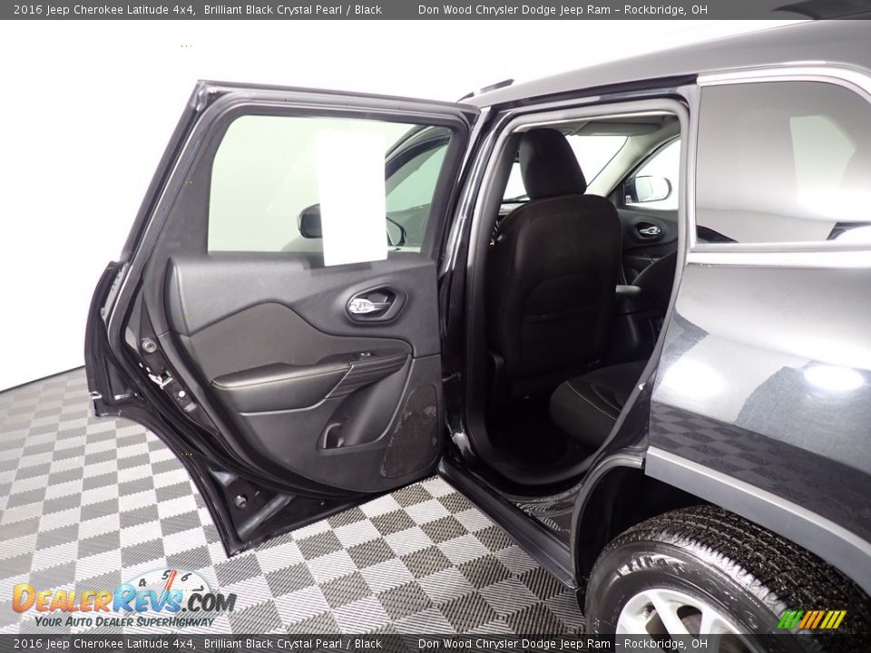 2016 Jeep Cherokee Latitude 4x4 Brilliant Black Crystal Pearl / Black Photo #35