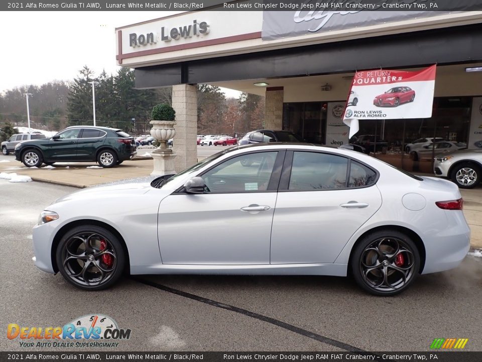 2021 Alfa Romeo Giulia TI AWD Lunare White Metallic / Black/Red Photo #9