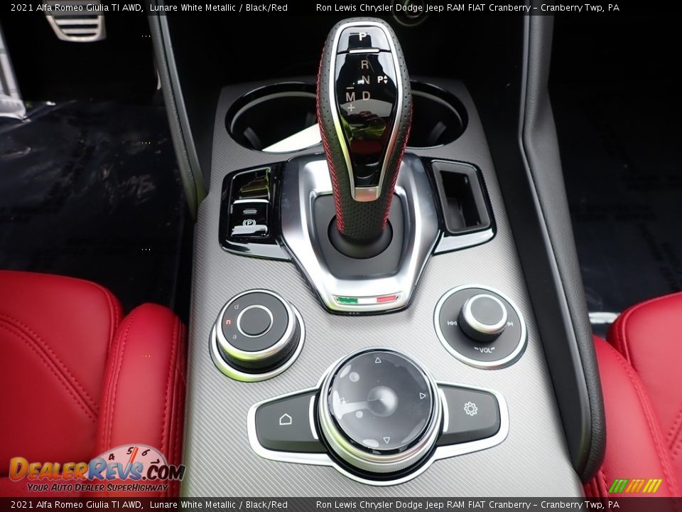 2021 Alfa Romeo Giulia TI AWD Shifter Photo #19