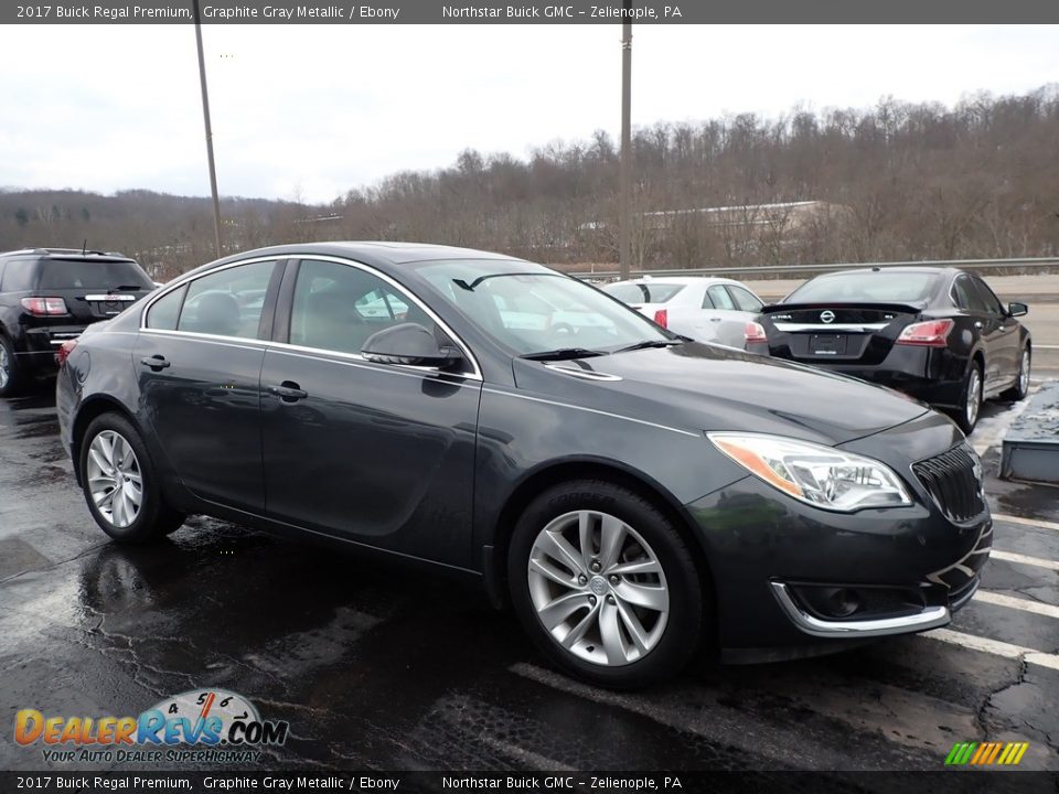 Front 3/4 View of 2017 Buick Regal Premium Photo #4