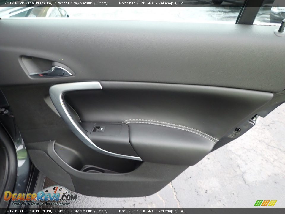 Door Panel of 2017 Buick Regal Premium Photo #7