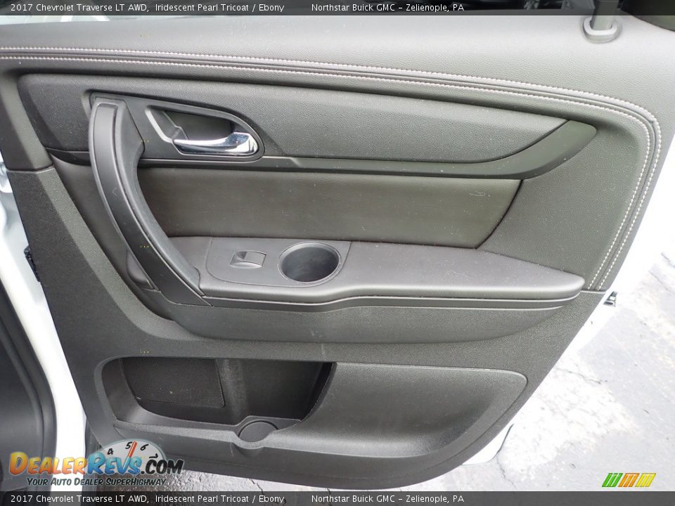 2017 Chevrolet Traverse LT AWD Iridescent Pearl Tricoat / Ebony Photo #8