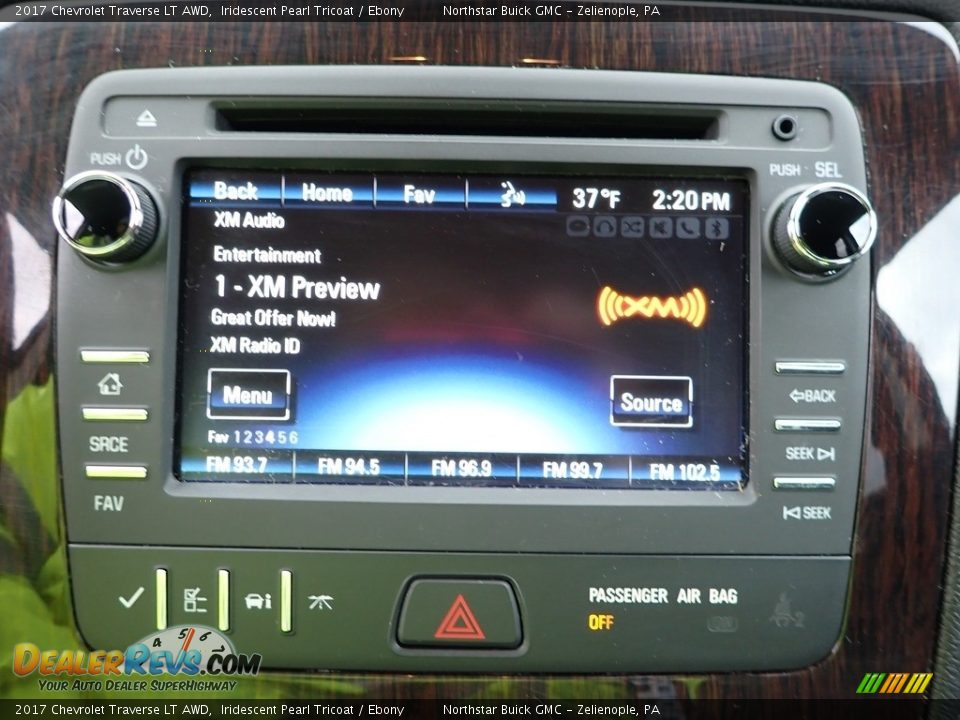 2017 Chevrolet Traverse LT AWD Iridescent Pearl Tricoat / Ebony Photo #24