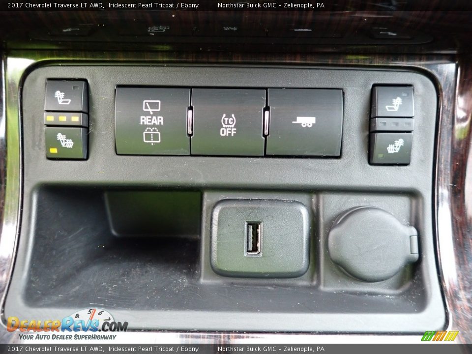 2017 Chevrolet Traverse LT AWD Iridescent Pearl Tricoat / Ebony Photo #26