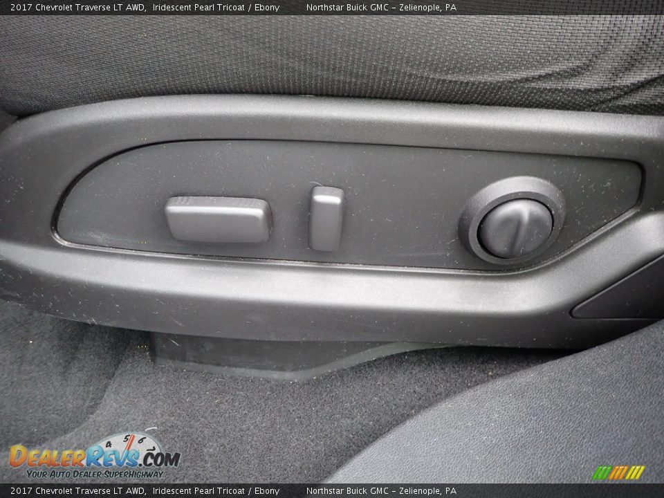 2017 Chevrolet Traverse LT AWD Iridescent Pearl Tricoat / Ebony Photo #27