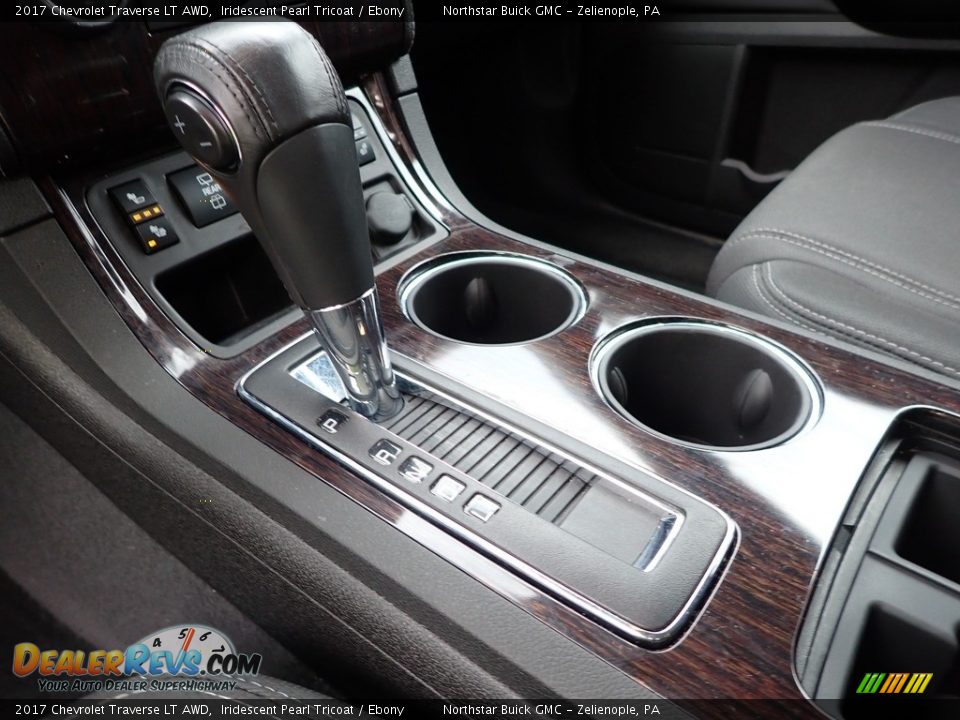 2017 Chevrolet Traverse LT AWD Iridescent Pearl Tricoat / Ebony Photo #28