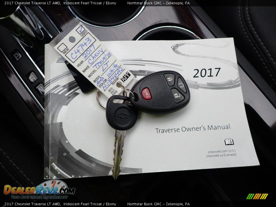 2017 Chevrolet Traverse LT AWD Iridescent Pearl Tricoat / Ebony Photo #29