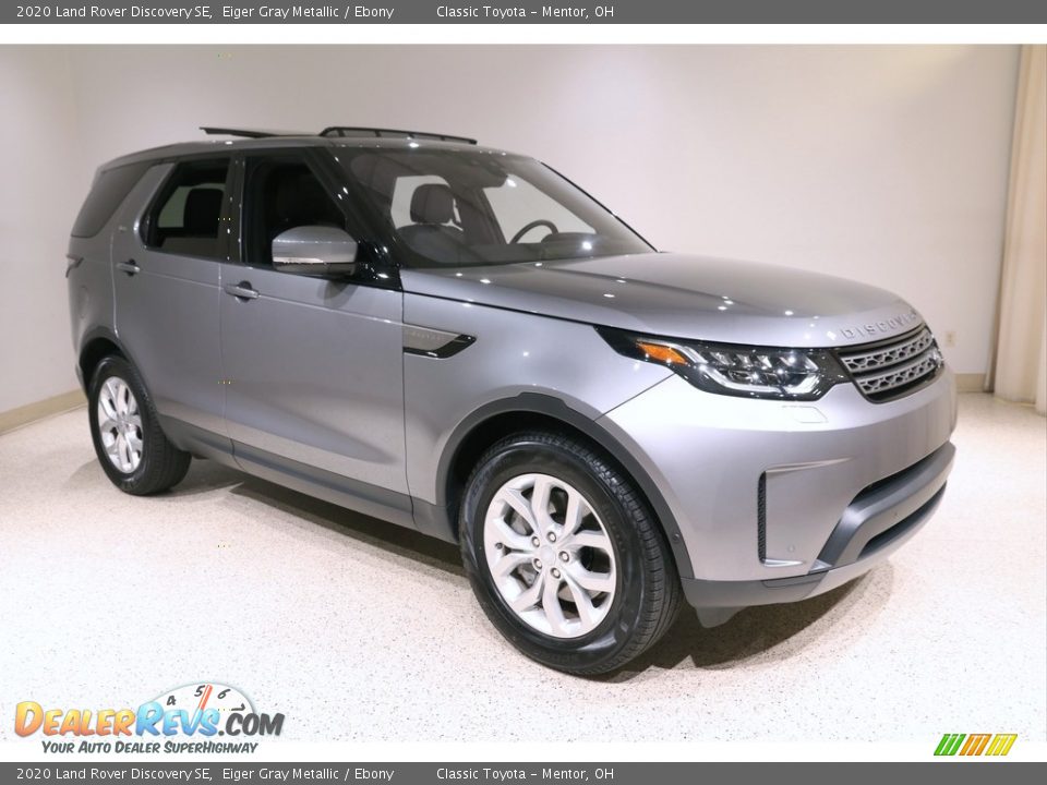 Front 3/4 View of 2020 Land Rover Discovery SE Photo #1