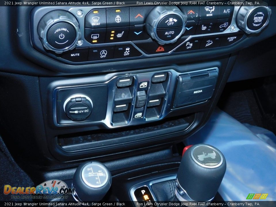 Controls of 2021 Jeep Wrangler Unlimited Sahara Altitude 4x4 Photo #18